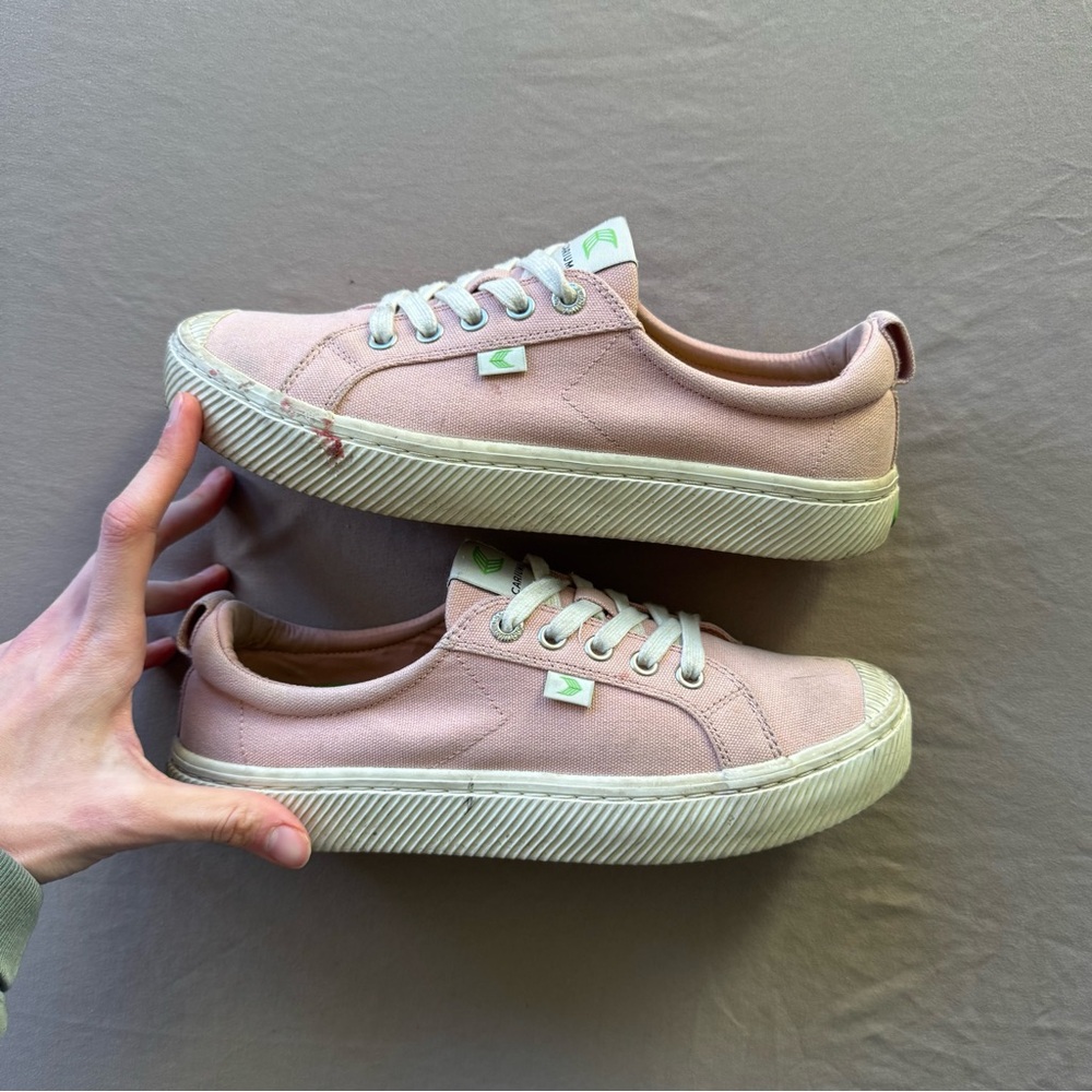 Cariuma Oca Low Canvas Sneakers